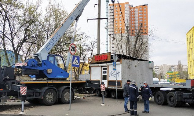 Киевские коммунальщики на прошлой неделе демонтировали 177 временных сооружений (инфографика)