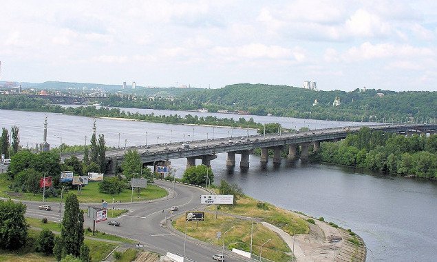 С вечера 10 апреля до утра 13 апреля в Киеве будет ограничено движение по мосту Патона