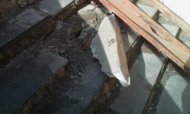 Жители столичной Оболони жалуются на состояние подземного перехода на улице Гайдай