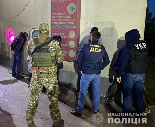 В Одессе задержали иностранных киллеров за покушение в центре Киева на мужчину, оказавшегося лидером наркокартеля, - Нацполиция (фото)