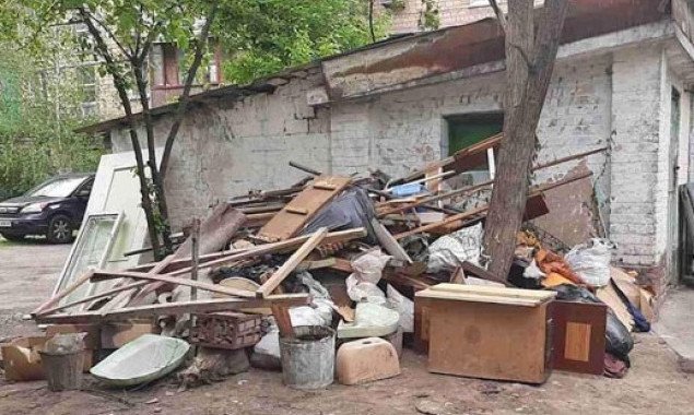 Киевлянам напомнили о необходимости подавать заявки на вывоз крупногабаритного мусора