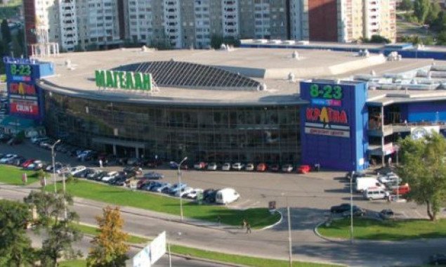 Руководство Голосеевской РГА в Киеве считает, что платная парковка у ТРЦ “Магеллан” “не запрещена”