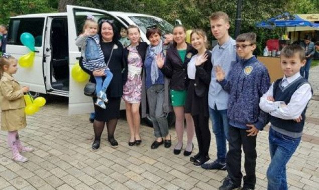 Ко Дню защиты детей воспитатели детдомов семейного типа, приемные и патронатные семьи Киева получат матпомощь