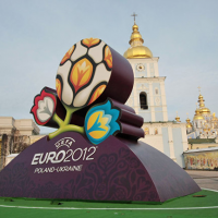 Киевскую власть призывают рассчитаться по займам, которые брались на подготовку к Евро-2012
