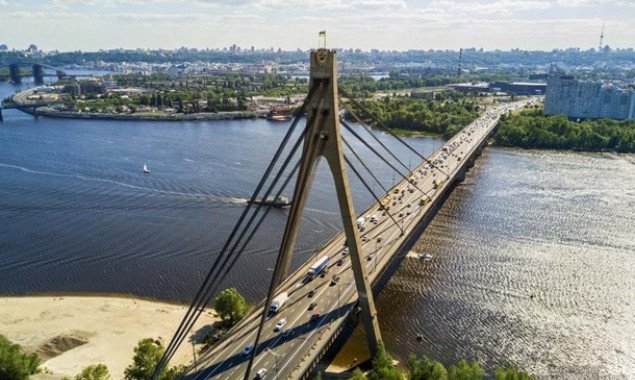 На Северном мосту в Киеве три ночи будут ограничивать движение транспорта