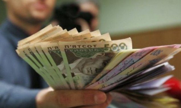 Часть “Слуг народа” решила, что нардепы, чиновники, судьи, прокуроры на зарплате в максимум 47 тыс. гривен долго не протянут