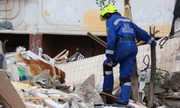 Премьер-министр Денис Шмыгаль взял под личный контроль расследование взрыва в жилом доме в Киеве