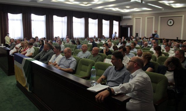 Киевский областной совет начал заседание с тотального нарушения масочного режима (фото)