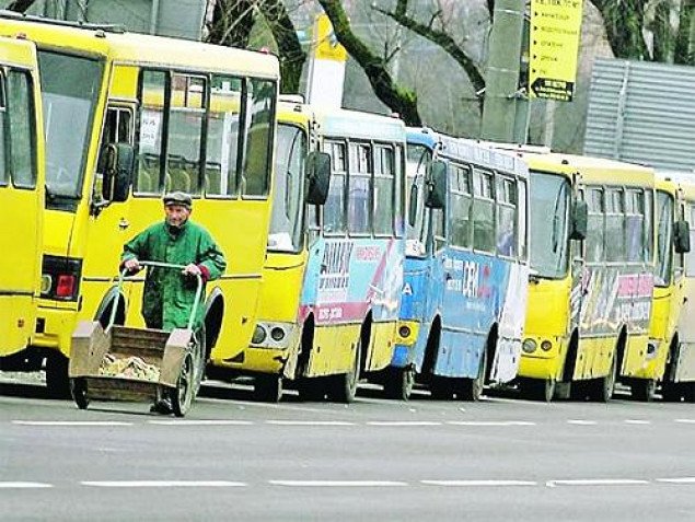 В Киеве только четыре “отстойника” для междугороднего транспорта возле станций метро работают легально