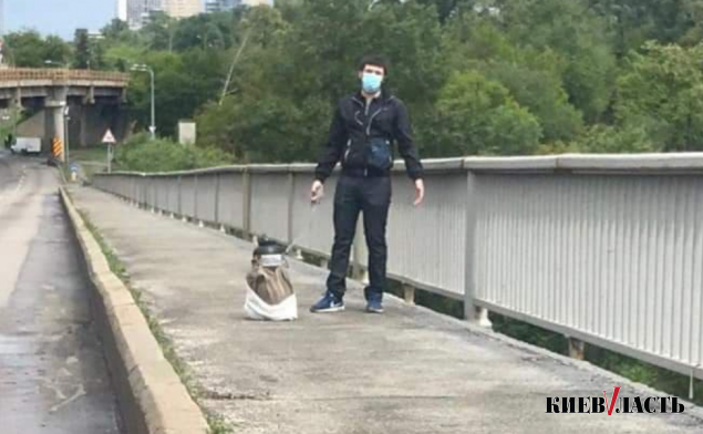 Полиция задержала минера столичного моста Метро (видео)