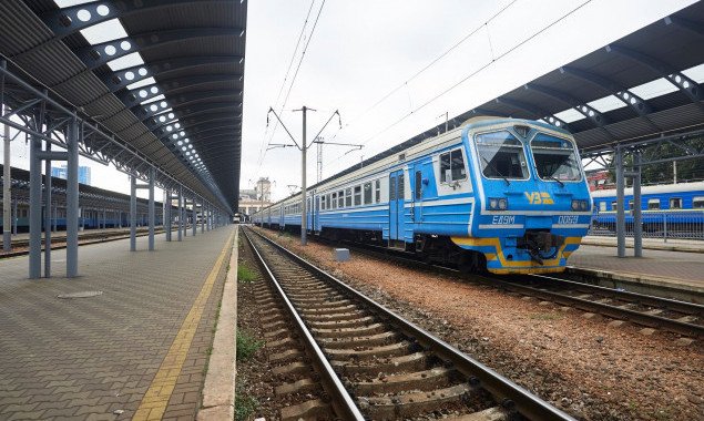 На ближайшие выходные и День Конституции “Укрзализныця” назначила дополнительные региональные поезда