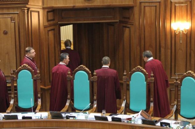 Парламентарии обжаловали в Конституционном суде “банковский” закон