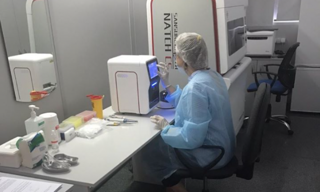 В аэропорту “Борисполь” установили первую лабораторию, позволяющую делать ПЦР тестирование