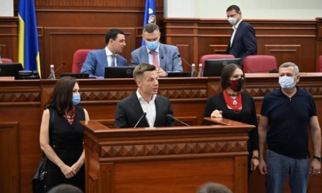 Киевсовет просит Зеленского остановить политическое преследование Порошенко