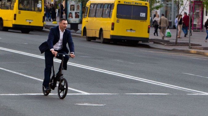 Кличко попросили отчитаться о целесообразности выделения 184 млн гривен на велодорожку от Почтовой площади до моста Патона