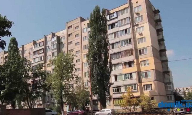 Депутат Михайленко просит Оболонскую РГА отремонтировать подъезды и крыши