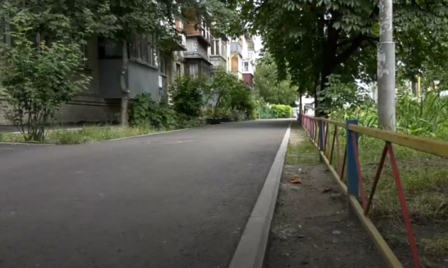 Кличко пообещал, что до конца года в Киеве обновят сотни придомовых территорий и межквартальных проездов (видео)