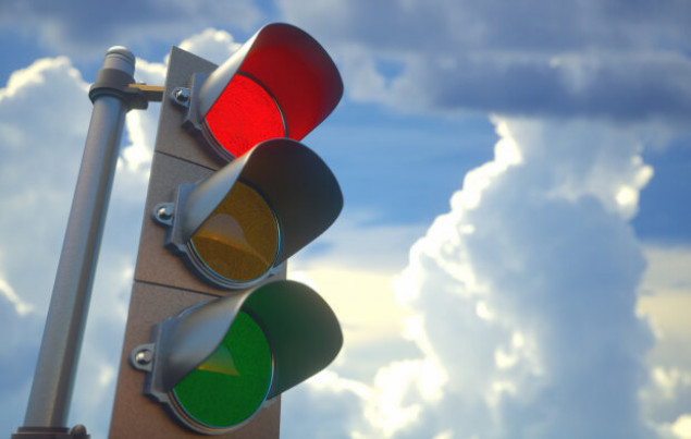 Жители Бортничей попросили установить светофор на одном из перекрестков микрорайона