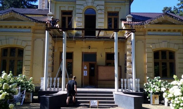 В Ворзеле на Киевщине начали ремонт памятника архитектуры (фото)