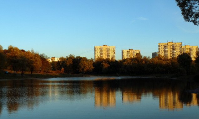 Депутат Киевсовета опасается, что землю со статусом парка около озера Синее на Виноградаре могут застроить