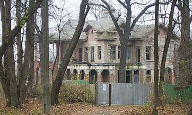 У столичных властей поинтересовались, почему землю под “дачей Хрущева” определили под строительство жилого дома с паркингом