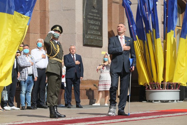 Кличко поздравил украинцев с Днем Государственного флага Украины (фото, видео)