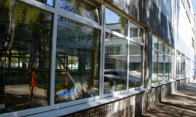 Нардеп Яременко просит поменять окна в киевской школе № 265
