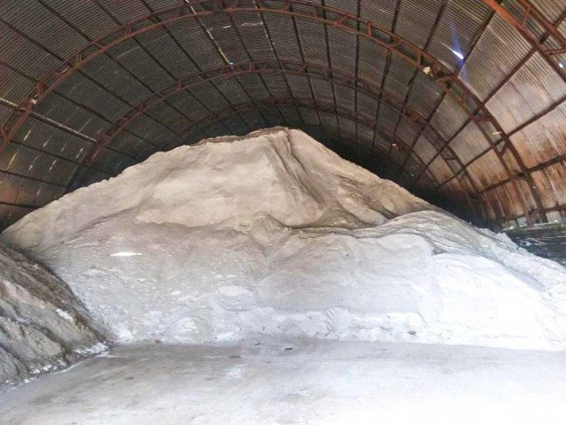 “Киевавтодор” отрапортовал о полном обеспечении солью и песком к началу нового зимнего сезона