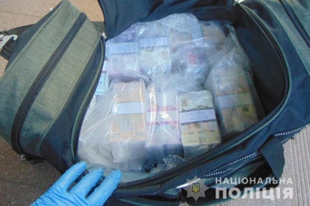 Столичные оперативники задержали мошенника под предлогом обмена валют завладевшего почти миллионом гривен