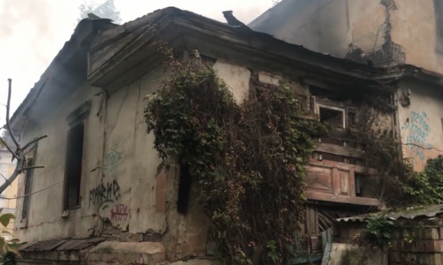 На столичном Подоле горел памятник архитектуры местного значения (видео)