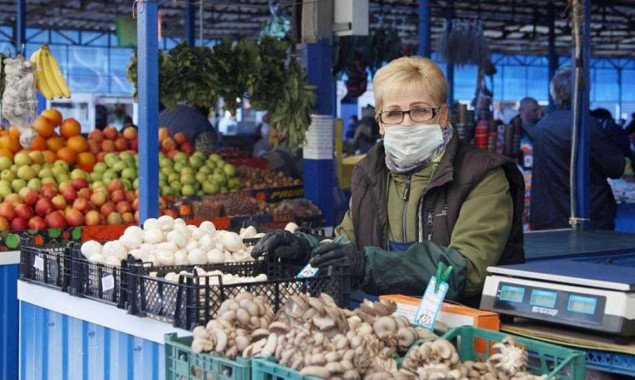 Руководство Печерского района Киева попросили выделить пожилым людям бесплатные места для торговли сельхозпродукцией