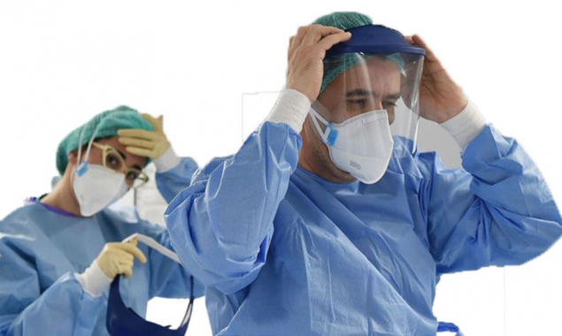 На Київщині застрахували понад 66% медиків, які працюють з “ковідними” пацієнтами