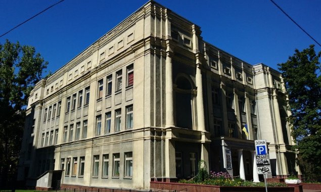 В Дворце детей и юношества Печерского района Киева отремонтируют актовый зал