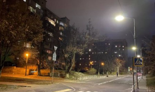 Столичные коммунальщики модернизировали освещение на трех улицах Подольского района (фото)
