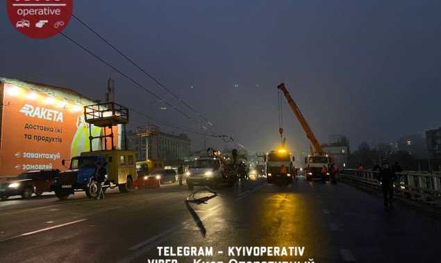 Движение по Шулявскому путепроводу перекрыто в обе стороны (фото)