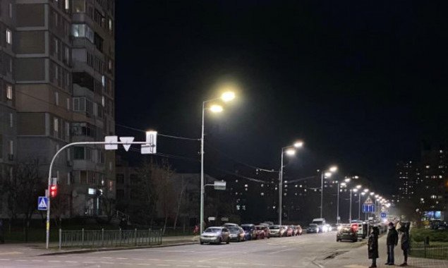 В Дарницком районе столицы модернизировали освещение на улице Кошица (фото)