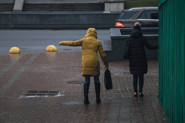 До конца суток, 4 декабря, в Киеве туман и гололедица
