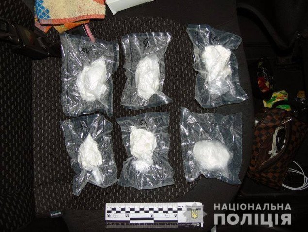 В Киеве полицейские изъяли у иностранца кокаина на 2,5 млн гривен (фото)