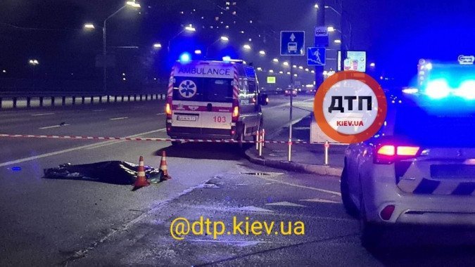 Ночью на проспекте Победы в Киеве автомобиль сбил насмерть пешехода-нарушителя