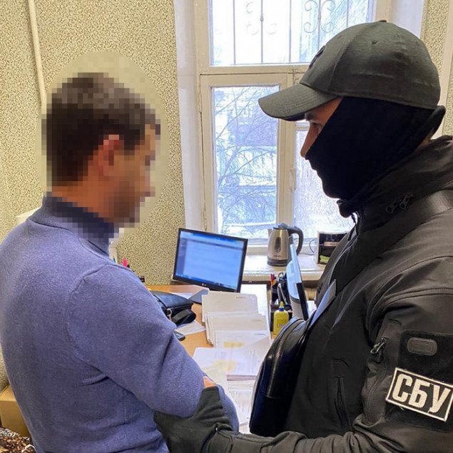 В Киеве на взятке задержали госисполнителя