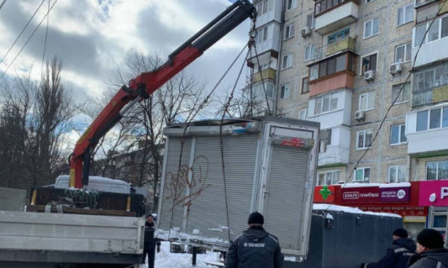 За две недели в Киеве было демонтировано более 60 элементов благоустройства