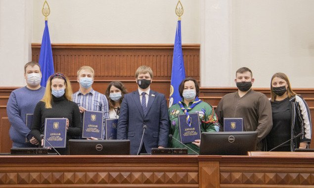 Владимир Бондаренко вручил Премии Киевского городского совета за вклад молодежи в развитие города