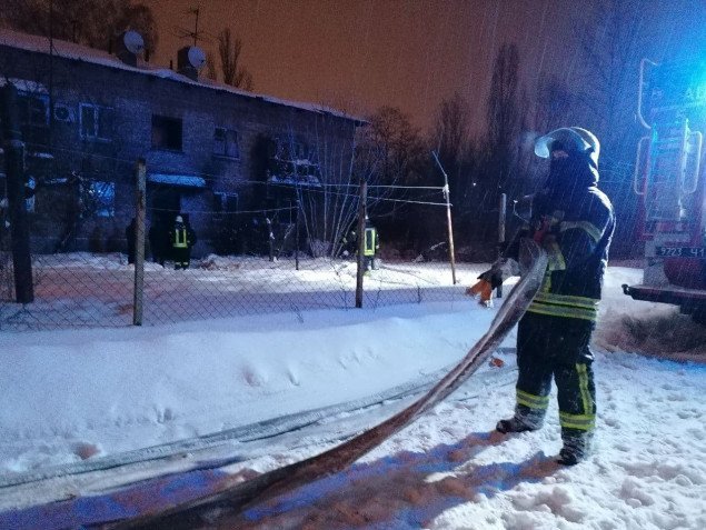 Спасатели ликвидировали пожар в 2-этажном жилом доме на улице Вакуленчука (фото)