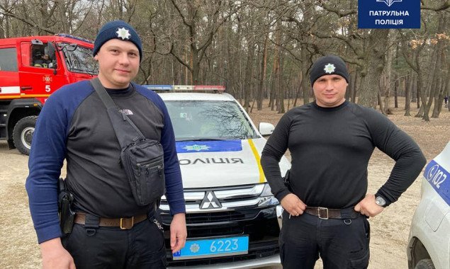 Патрульные и прохожий спасли трех детей, провалившихся под лед в столичном парке Партизанской славы