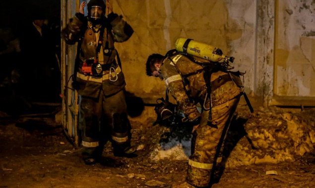 При ликвидации пожара в Святошинском районе Киева спасатели обнаружили тела трех человек (фото)