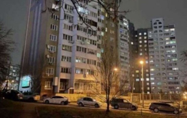 В Киеве еще одна девочка погибла из-за падения с балкона многоэтажки (видео)