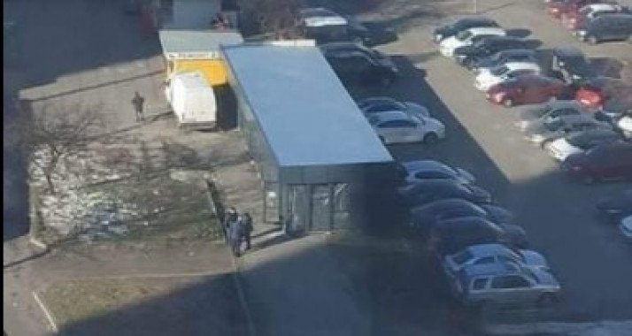 Столичную власть просят проверить законность размещения МАФа на газоне по улице Ревуцкого в Дарницком районе