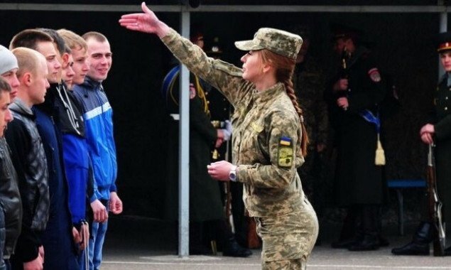Стало известно, сколько киевлян и жителей области призовут весной на срочную службу в армию