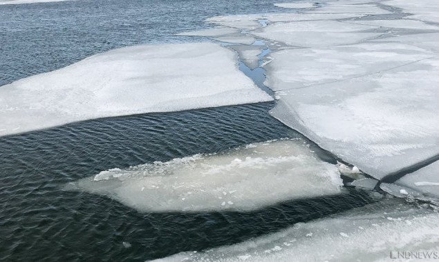 На Киевщине 11-летняя девочка провалилась под лед и утонула