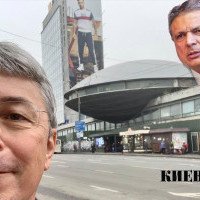 Министр Ткаченко культурно подарит “Летающую тарелку” Вагифу Алиеву